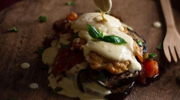 lasagna cu dovlecei si sos bechamel este usoara si gustoasa iar o portie are 300 de calorii