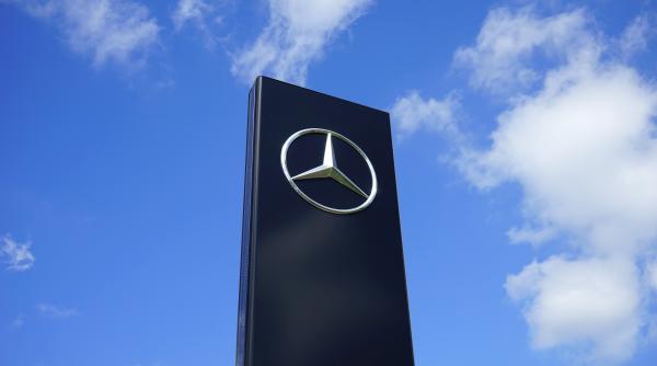 mercedes benz dezminte nu vrea sa vanda divizia de camionete
