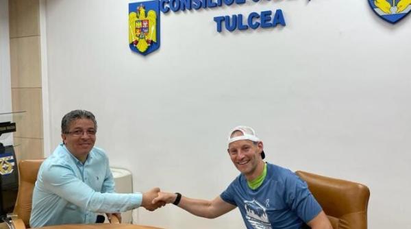 la inceput de calatorie spre muntii padurea neagra jurnalistul kieran alger maratonistul dunarii a salutat calduros autoritatile si locuitorii judetului tulcea