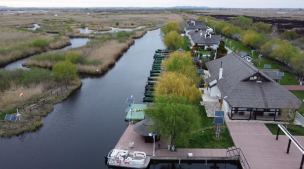 navrom suspenda cursele spre delta si acuza mt ca nu ar mai fi platit subventiile patrick andre de hillerin pentru 9 850 de oameni transportul pe apa e vital