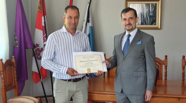 aurel truta primul roman primar in spania a fost premiat de ambasada