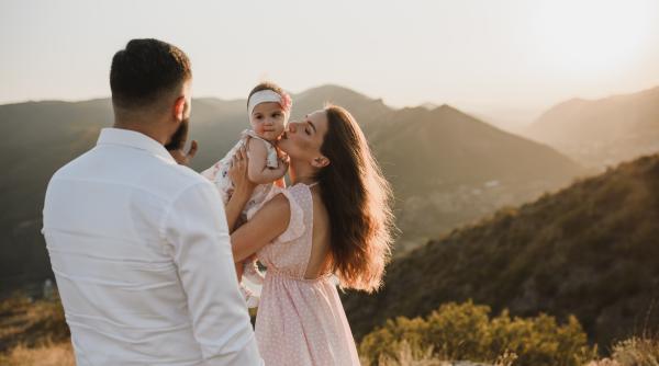 este teribil sa ti musti limba cand iti vine sa urli melania medeleanu adevarul din spatele imaginii maternitatii tulburator de greu