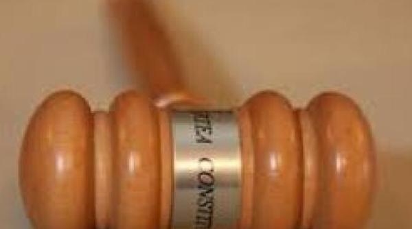 klaus iohannis retrimite la ccr legea privind exonerarea personalului platit din fonduri publice de la plata unor sume reprezentand venituri de natura salariala