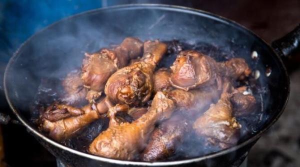 pulpe de pui cu cartofi la cuptor sunt crocante si suculente o reteta perfecta pentru o cina cu familia