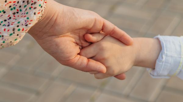 sinuciderea de la timisoara trasa la indigo in rusia o femeie s a aruncat cu cei doi copii ai sai de pe fereastra unei cladiri din volgograd