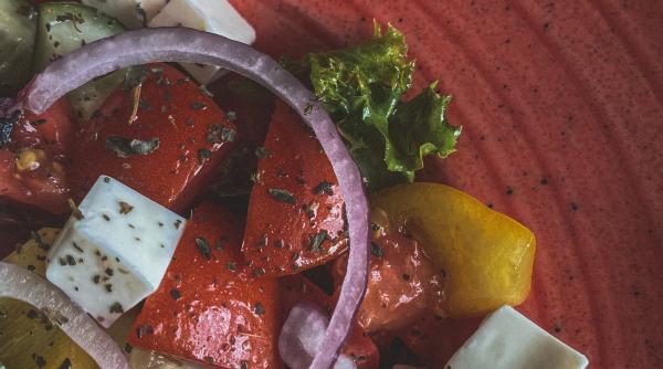 salata de rosii cu branza reteta vedeta a verii