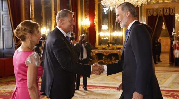 cine e a creat rochia pe care carmen iohannis a purtat o la dineul de gala gazduit de regele spaniei