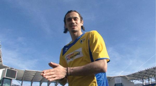 un fost atacant al petrolului s a aruncat de la etajul 4 fotbalistul avea doar 32 de ani