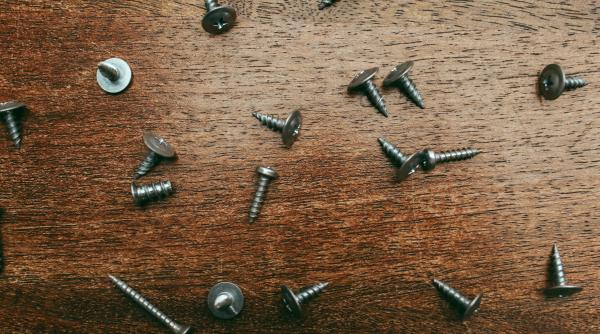 cele mai bune trucuri pentru indepartarea zgarieturilor de pe mobila