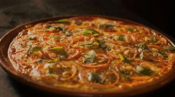 pizza usoara din dovlecei gata in 10 minute este atat de savuroasa incat o vei prepara in fiecare zi