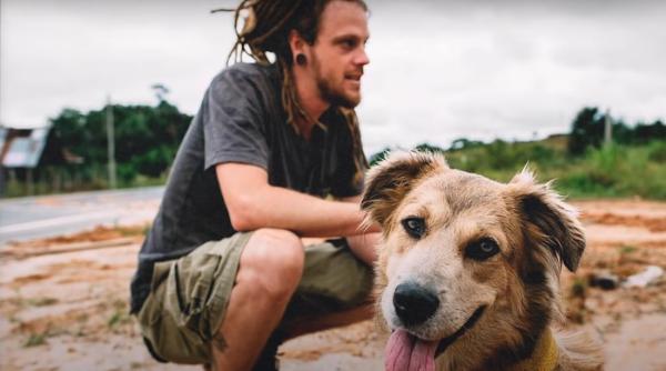 primul caine care a facut inconjurul pamantului pe jos