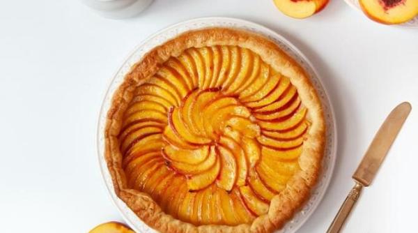 desert din branza de vaci si piersici excelent de a fi servit intr o zi fierbinte de vara