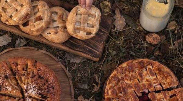 fursecuri cu smantana si unt  o reteta savuroasa  pentru care ai nevoie de un borcan de dulceata