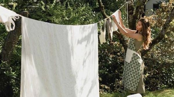 trucul imbatabil ca hainele sa nu si piarda culorile in masina de spalat aveti nevoie de un ingredient din bucatarie