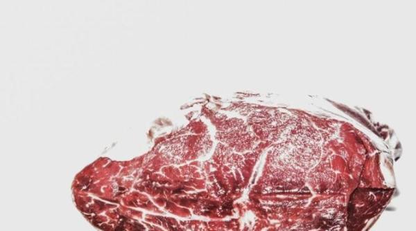 patru greseli pe care le faceti atunci cand dezghetati carnea ar trebui sa le evitati ca produsul sa nu se altereze