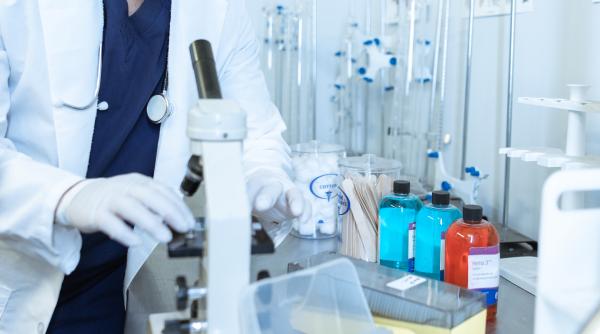 rusia se alatura chinei si sustine ca virusul covid a fost creat in laboratoarele americane washingtonul trebuie sa fie tras la raspundere