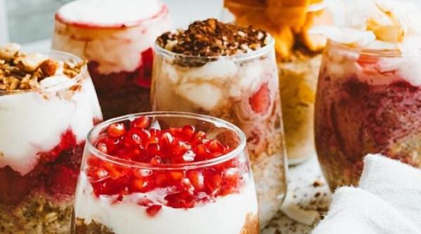 tiramisu proaspat de vara fara oua si cacao dar cu fructe exotice delicioase este imposibil sa nu l iubesti