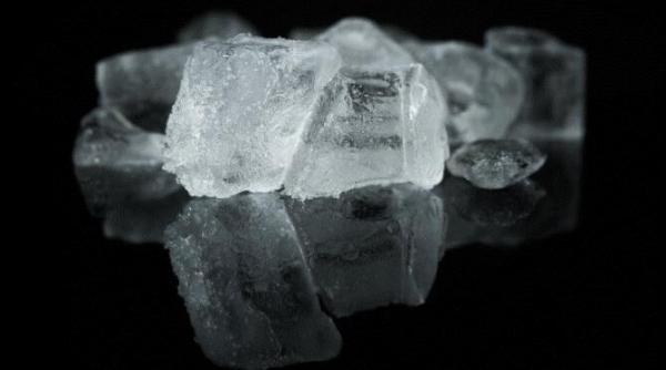 arunca niste cuburi de gheata in chiuveta doar asa vei rezolva o mare problema din bucatarie