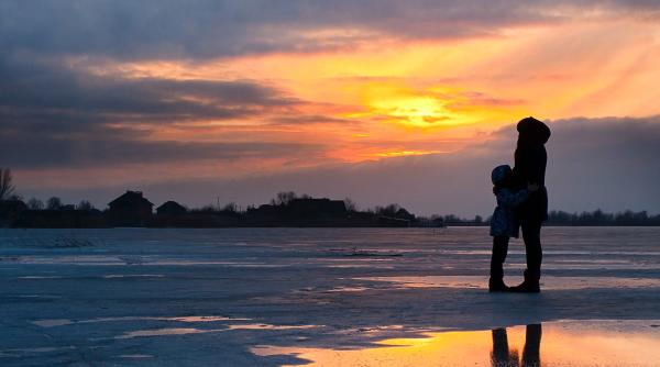 o mama si a inecat cei trei copii odata cu ea sotul a facut un gest similar