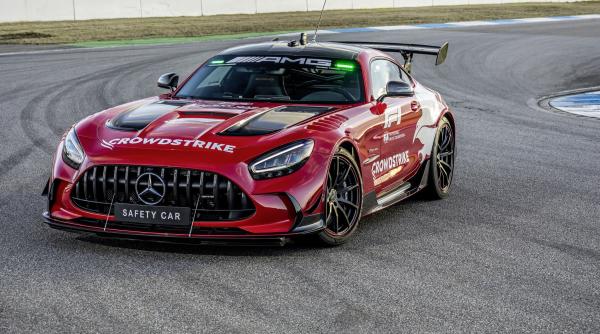 safety car din formula 1 in fata inspectorilor rar stim ca va intrebati daca autovehiculul a trecut cu brio de verificari