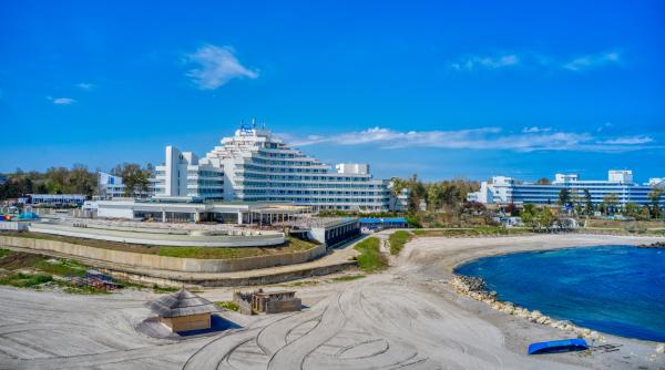 este enorm pe banii astia ma duc in monte carlo sezonul estival sub asteptarile hotelierilor preturile pe litoralul romanesc sunt mai mici ca afara