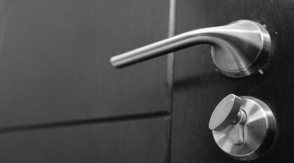 daca vezi unul dintre aceste semne pe usa ta s ar putea sa fii jefuit in curand sterge le imediat