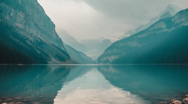 elvetienii au transformat doua lacuri intr o baterie uriasa in romania proiectul tarnita este in asteptare de 30 de ani