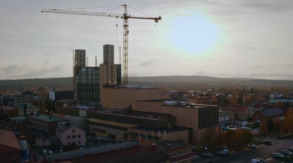 in suedia exista un zgarie nori din lemn capabil sa absoarba 9 milioane de kilograme de co2