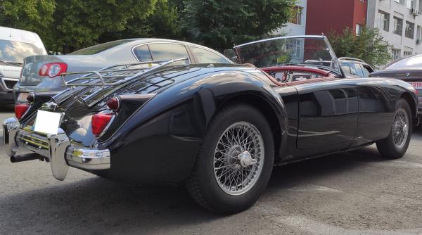 masina la care expresia priveste cerul capata sens de obicei prezentam si date tehnice dar nu stim cine ar mai fi atent