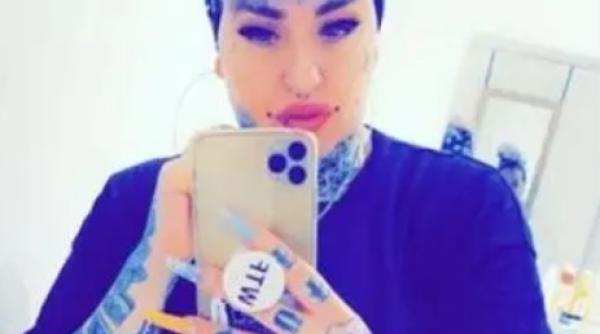 motivul halucinant pentru care o tanara si a tatuat tot capul lumea se holbeaza mi era rusine de corpul meu