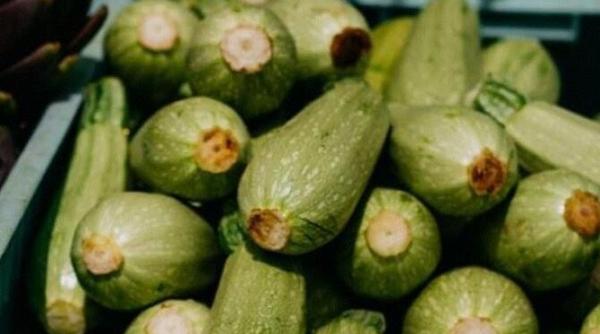 o cina delicioasa preparata dintr un dovlecel si un cartof o mancare satioasa si plina de vitamine