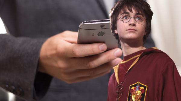 te ai uitat la harry potter nu o sa ti vina sa crezi ce vraji ca la hogwarts poate face telefonul tau