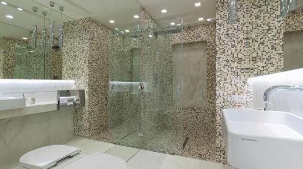 trei zonele din baie pline de bacterii pe care multi uita sa le curate