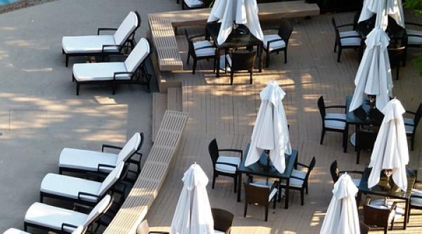 batalie pe sezlonguri in tenerife ce sunt rezervarile cu prosopul o practica raspandita printre turisti acesta este haosul unei vacante video