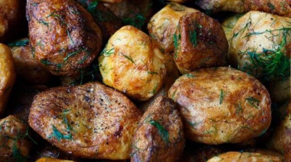 cartofi crocanti la cuptor o reteta neobisnuita dar foarte gustoasa si satioasa