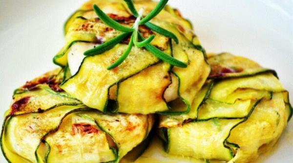 dovlecei marinati gata in 15 minute o reteta simpla pentru un aperitiv delicios si crocant