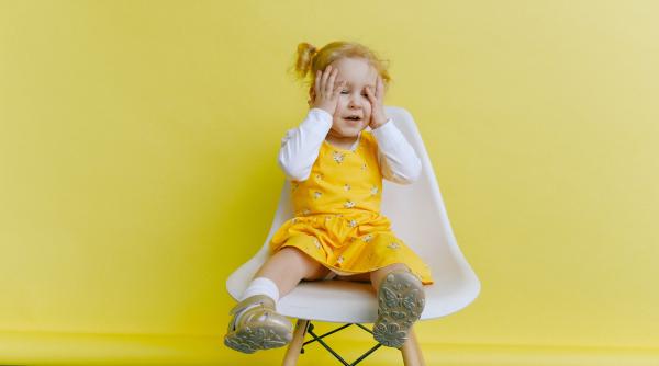 o gradinita introduce uniforma galbena pentru a promova egalitatea de gen