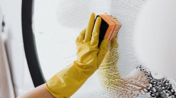 prepara acasa un produs universal de curatat ai nevoie de 2 ingrediente ieftine si disponibile