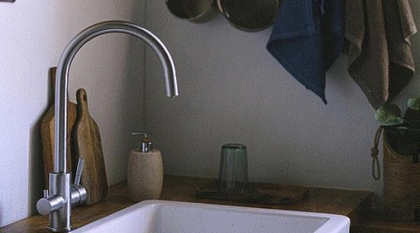 remediul minune care desfunda orice chiuveta in 15 minute inlocuieste produsele scumpe cu doua ingrediente din camara