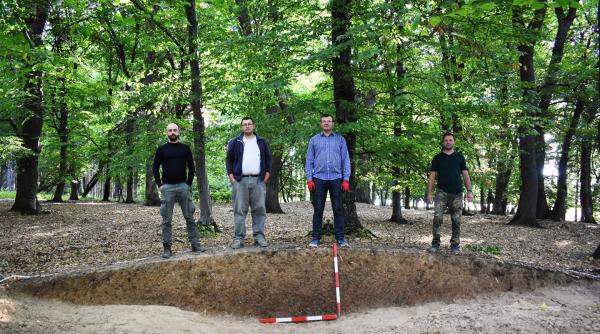 un mormant vechi de peste doua milenii a fost descoperit in neamt