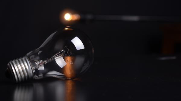 consumul de electricitate a scazut cu 5 3prc in primele patru luni ale anului