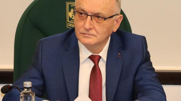 de ce schimba cimpeanu legile educatiei societatea percepe drept invechit sistemul de invatamant