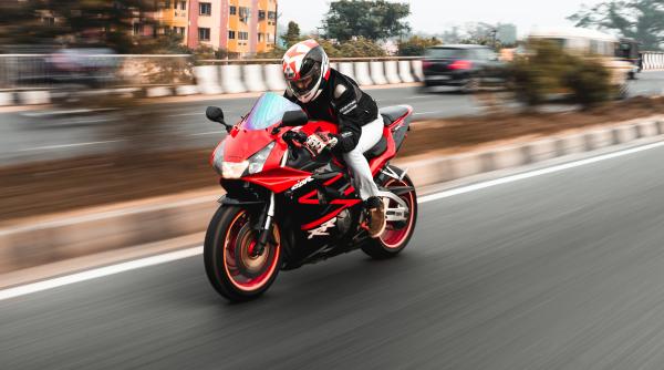 inventia unui student roman poate salva vieti in trafic dispozitivul identifica doar biciclistii si motociclistii