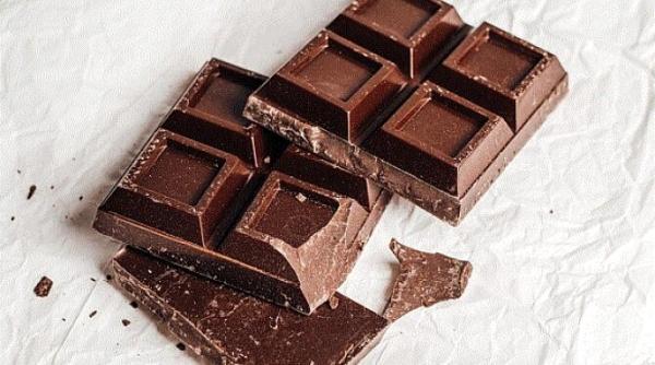 consuma aceste alimente si vei fi plin de energie intreaga zi ciocolata neagra se afla printre ele