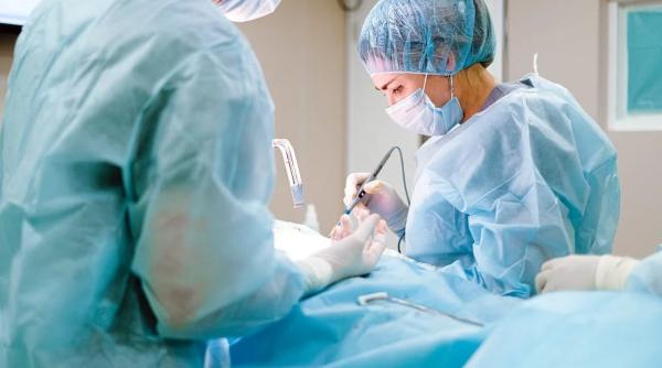 in romania exista spitale private de top care concureaza cu clinici din occident insa sistemul privat de sanatate nu e in competitie corecta cu cel de stat care se bucura de numeroase avantaje