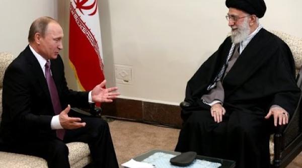 vladimir putin se intalneste cu ayatollahul ali khamenei liderul suprem al iranului