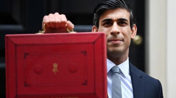 candidatul favorit la postul de premier al marii britanii acuzat de analfabetism economic