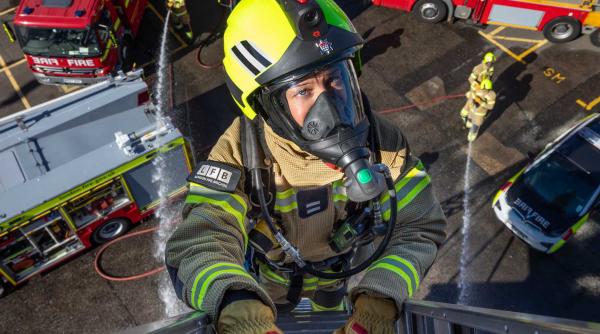 dezastru in anglia dupa cea mai calda zi incendii in londra