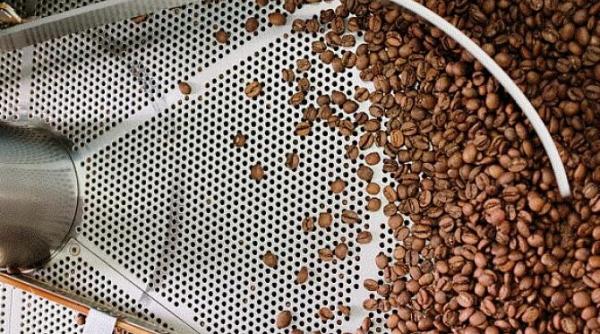 gospodinele cu experienta pastreaza cafeaua in frigider secretul lor a fost dezvaluit