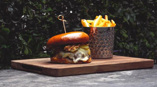 de ce astazi puteti manca orice si oricat doriti fara mustrari de constiinta ziua perfecta pentru a va rasfata